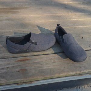 Xero Aptos Slip-on Canvas Shoes (size 10)